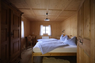 Schlafzimmer mit Doppelbett südostseitig